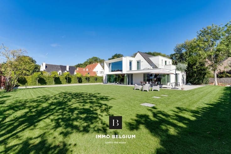 Luxury villa along the dune forests between De Haan and W...