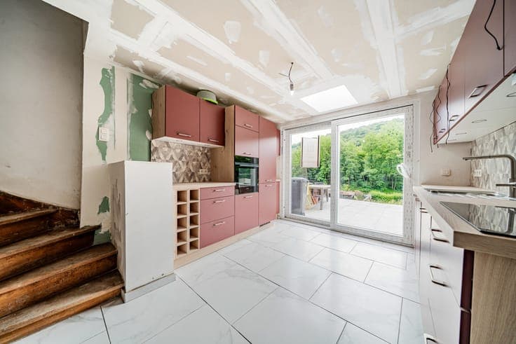 HOUSE TO COMPLETE – 2 TO 3 BEDROOMS, GARDEN, RAVEL – EPC B