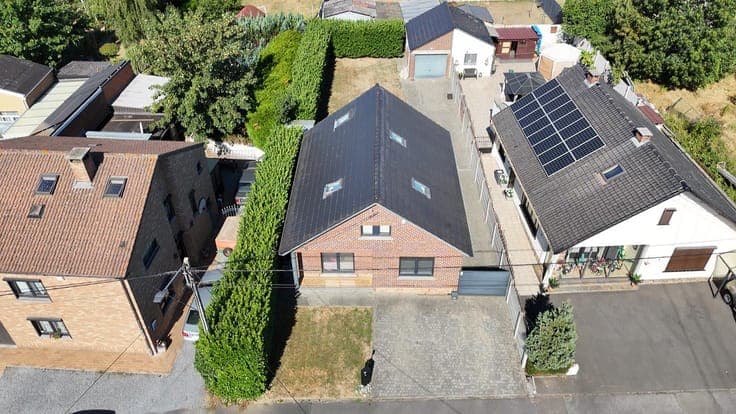 3-Bedroom Villa with GARDEN & GARAGE
