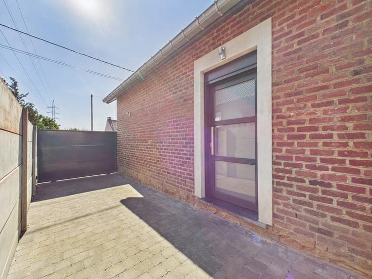 3-Bedroom Villa with GARDEN & GARAGE