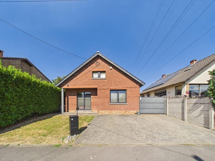 3-Bedroom Villa with GARDEN & GARAGE