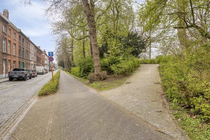 Charming house to renovate in Bruges near the station