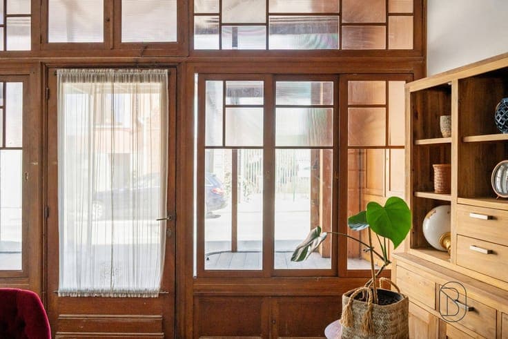 Partially renovated townhouse with 3 bedrooms, a garden, and