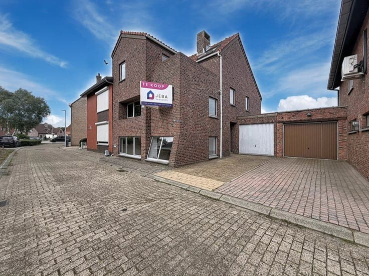 Sale - House Mol - 298,000 €