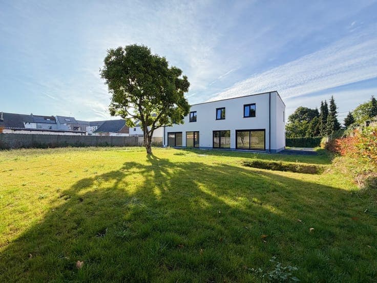 Te koop, strakke nieuwbouwwoning op landelijke ligging