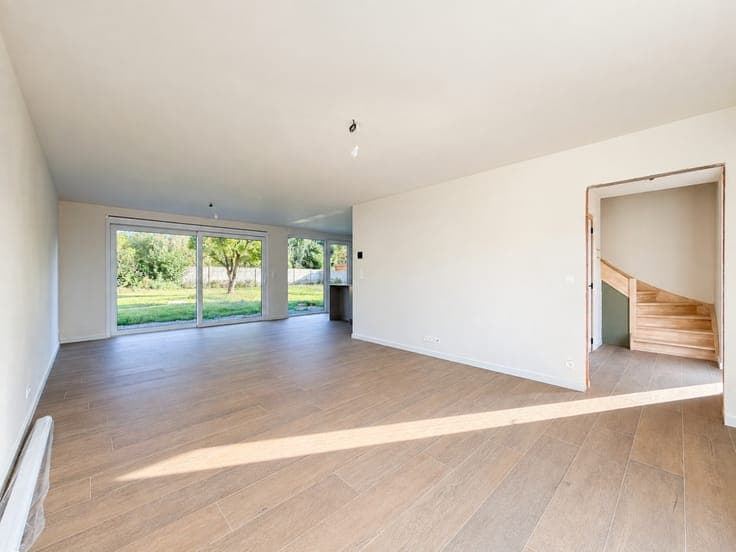 Te koop, strakke nieuwbouwwoning op landelijke ligging