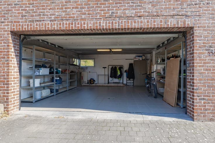 Karaktervolle architectenwoning op een perceel van ruim 25 a