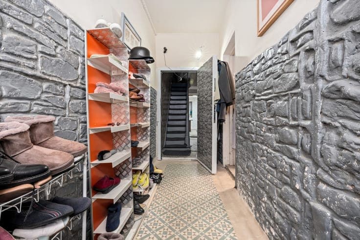Spacious townhouse with 8 bedrooms in Antwerp