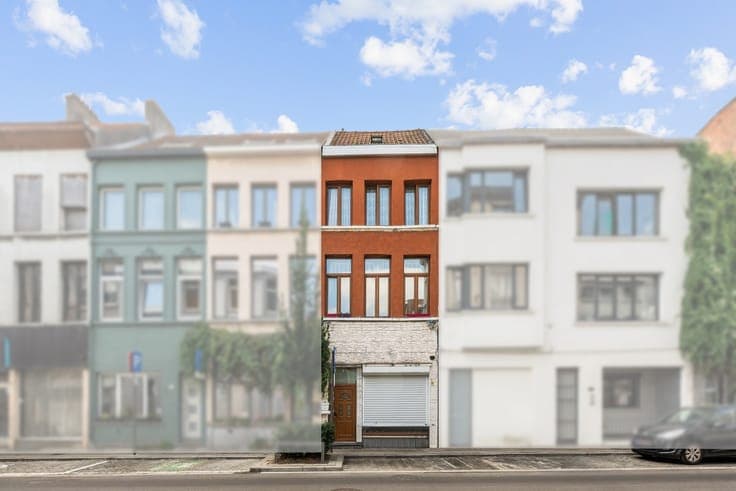 Spacious townhouse with 8 bedrooms in Antwerp