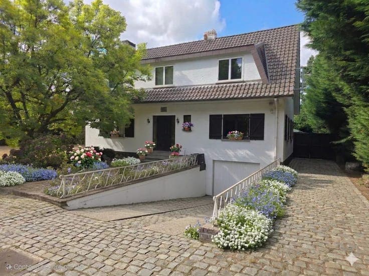 Superb 5 bedrooms villa, 1200 m² plot