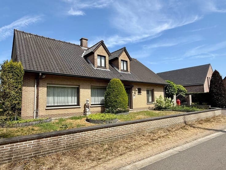 **Exclusieve villa met 5 slaapkamers te koop op een prach...