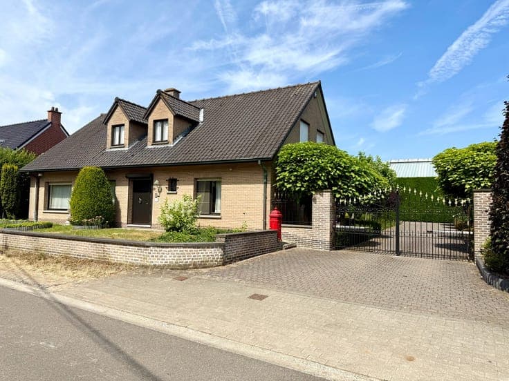 **Exclusieve villa met 5 slaapkamers te koop op een prach...