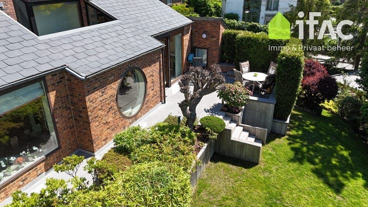 Architect villa in a prime location by the lake of Genval