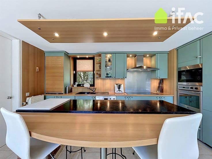 Architect villa in a prime location by the lake of Genval