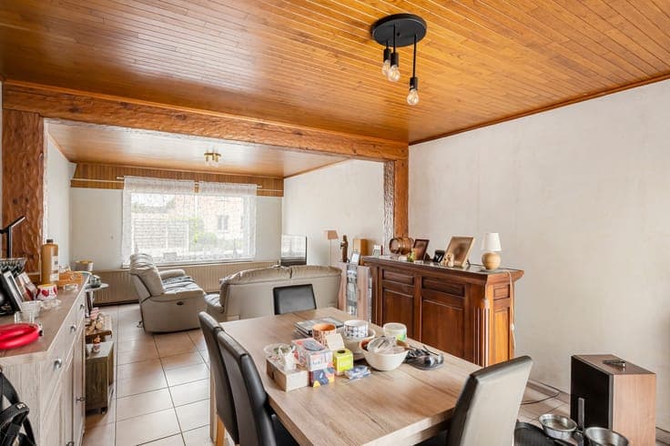 TE RENOVEREN WONING OP GOEDE LOCATIE + MAGAZIJN
