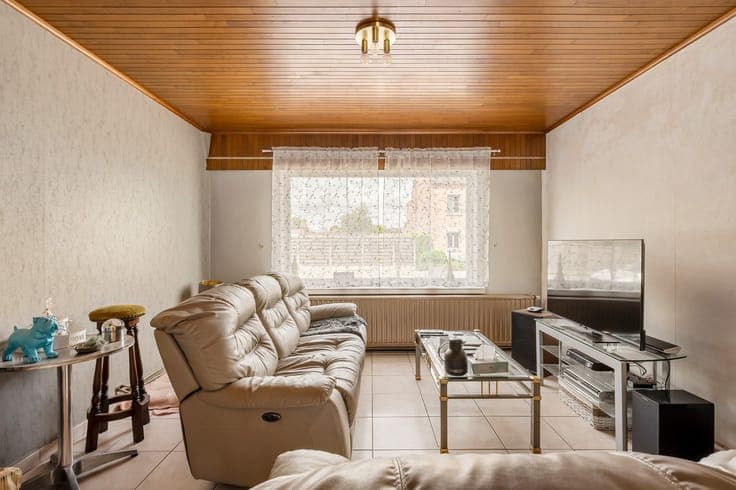 TE RENOVEREN WONING OP GOEDE LOCATIE + MAGAZIJN