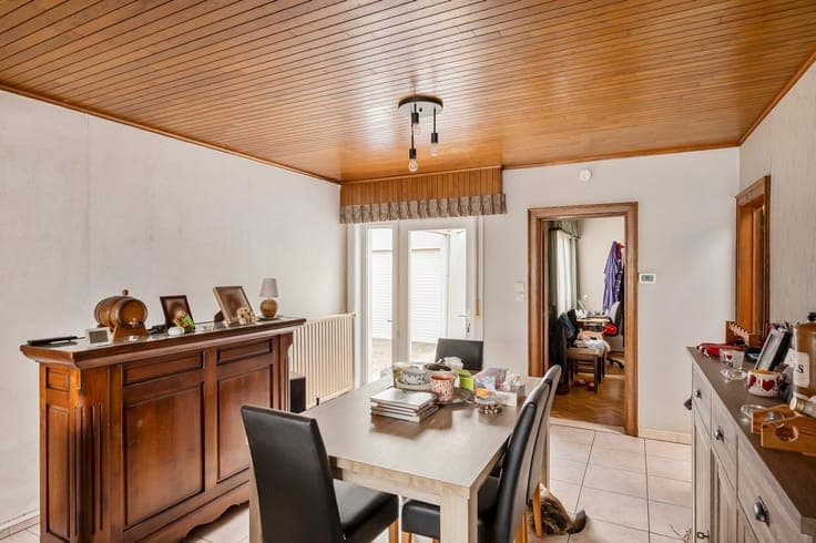 TE RENOVEREN WONING OP GOEDE LOCATIE + MAGAZIJN