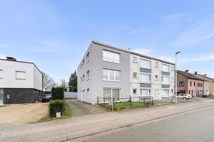 Investment property with garages in Sint-Niklaas