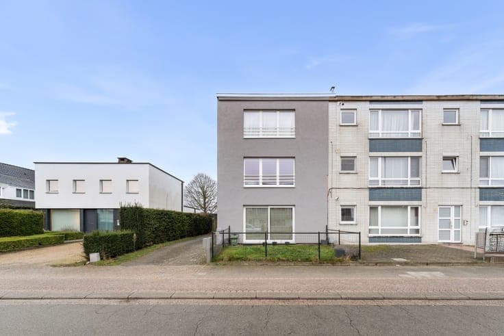 Investment property with garages in Sint-Niklaas