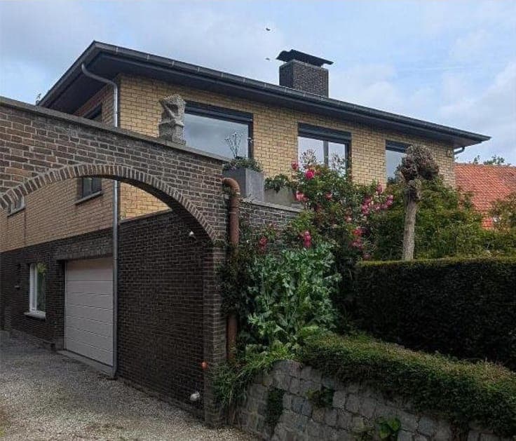 Ruime en zongerichte woning te koop te Wulpen.