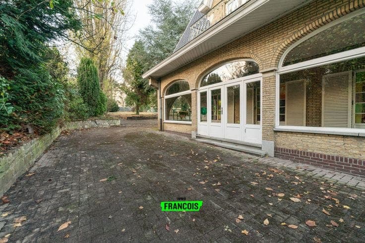 Property with warehouse – company takeover only