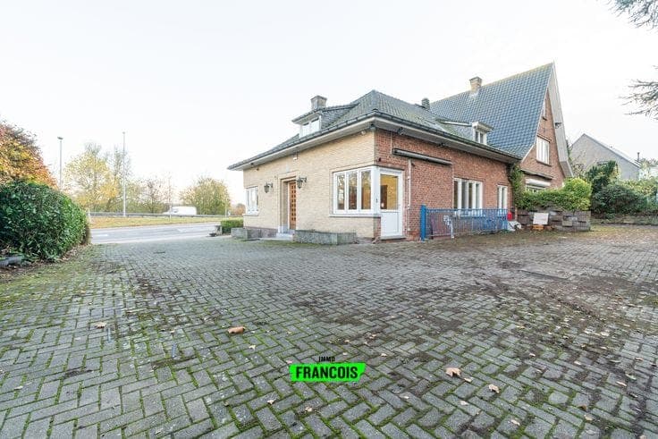 Property with warehouse – company takeover only