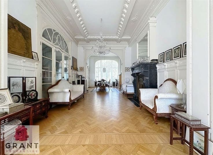 Mansion of +- 550m², nombreuses possibilités d'aménagement