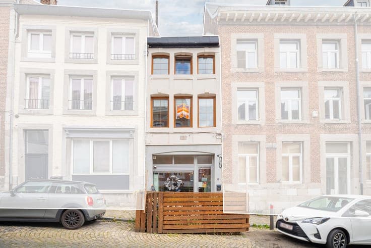 Mixed-use property–3 bedrooms, commercial space and terrace