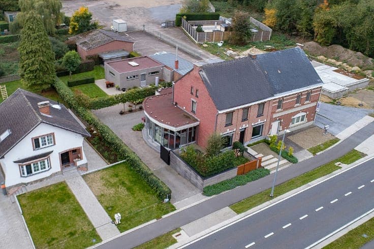 Knap afgewerkte, energiezuinige en ruime woning met vier ...