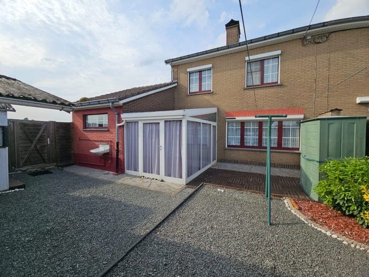 Halfopen bebouwing met garage in rustige omgeving
