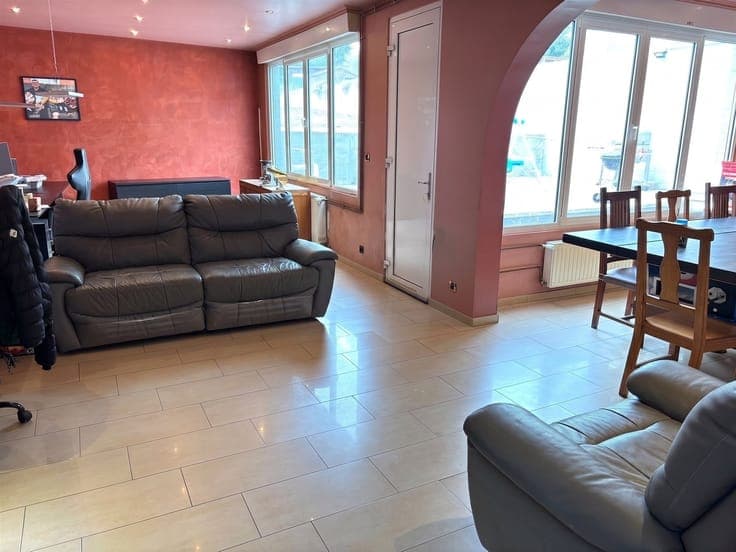 6 to 8 bed house of ...m2 with great conversion potential
