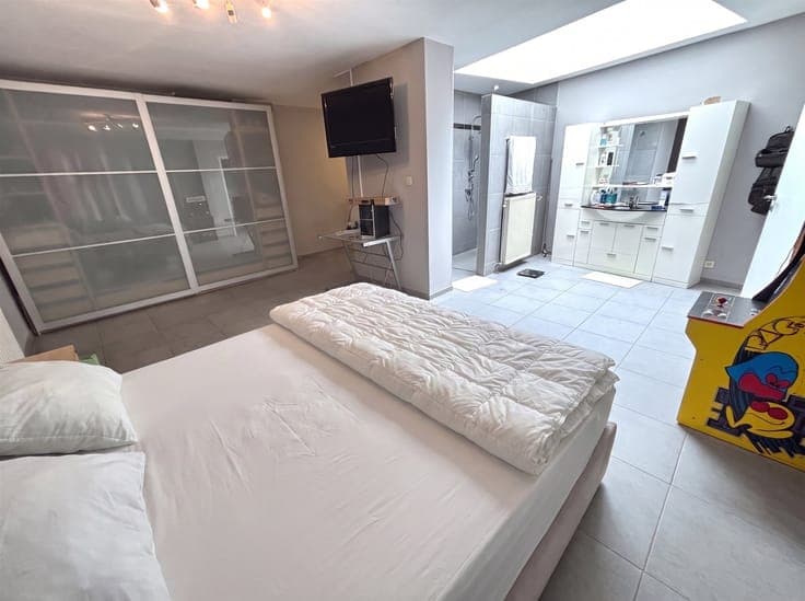 6 to 8 bed house of ...m2 with great conversion potential
