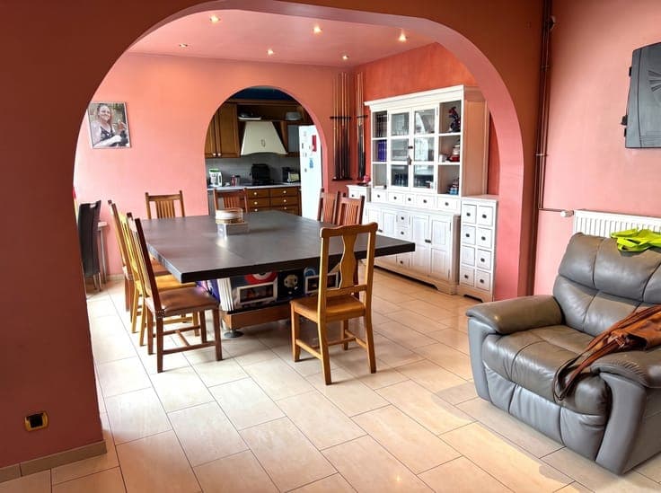 6 to 8 bed house of ...m2 with great conversion potential