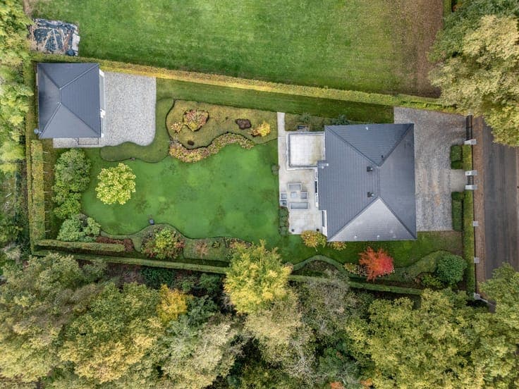 Exclusive villa of approximately 397m² on a beautifully lan