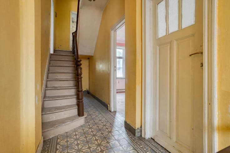 Characterful 1926 townhouse with rare volume
