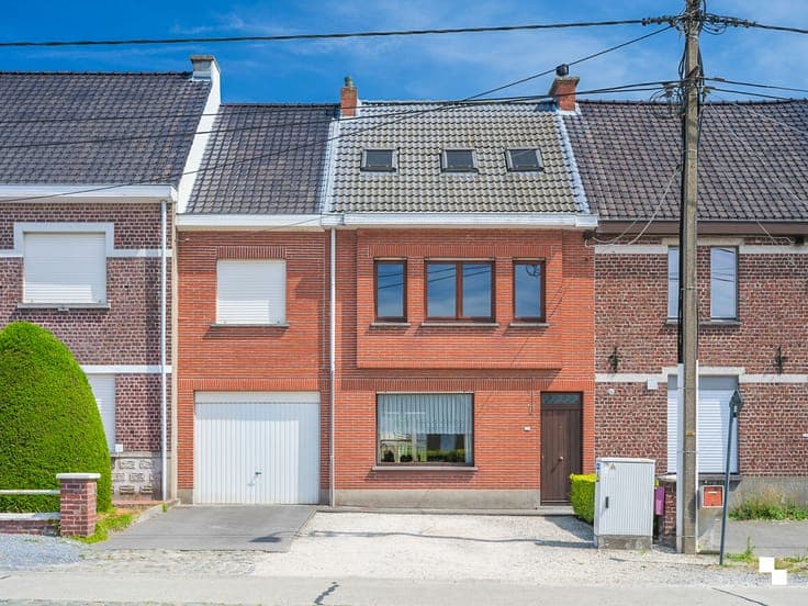 Op te frissen woning met gezellige tuin in het hart van M...