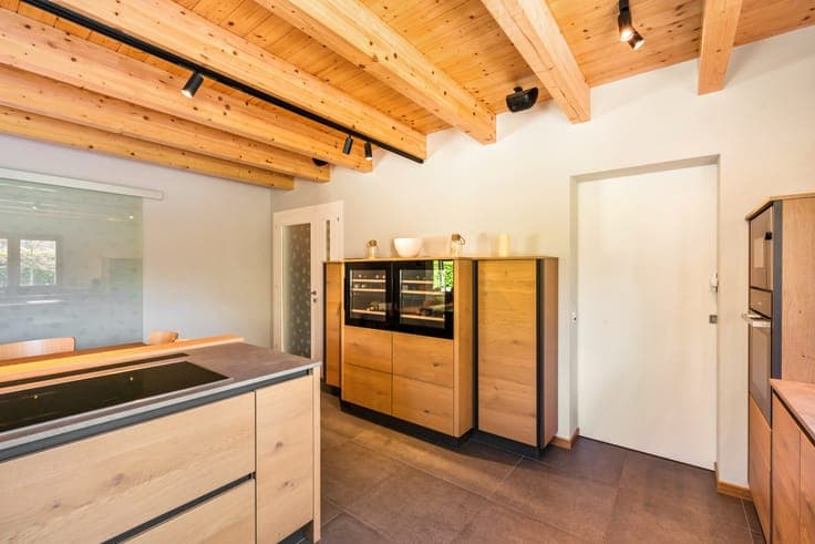 Very recently built energy-efficient villa with outbuilding