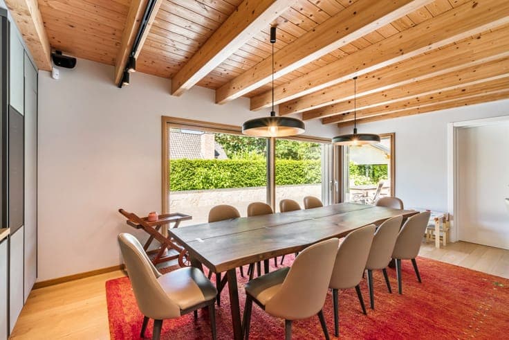 Very recently built energy-efficient villa with outbuilding