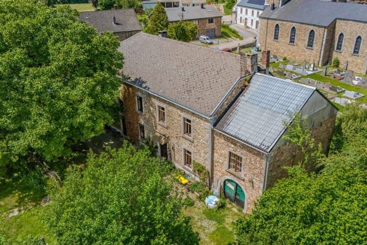 Propriété de caractère et cadre enchanteur à Vaux-Chavanne