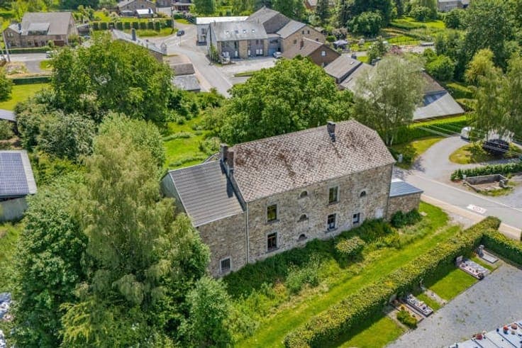 Propriété de caractère et cadre enchanteur à Vaux-Chavanne