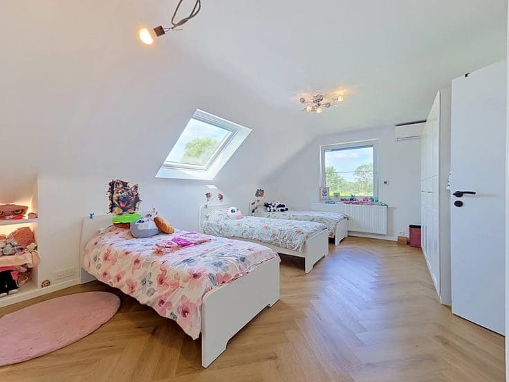 Sale - Villa Sint-Pieters-Leeuw - 699,000 €