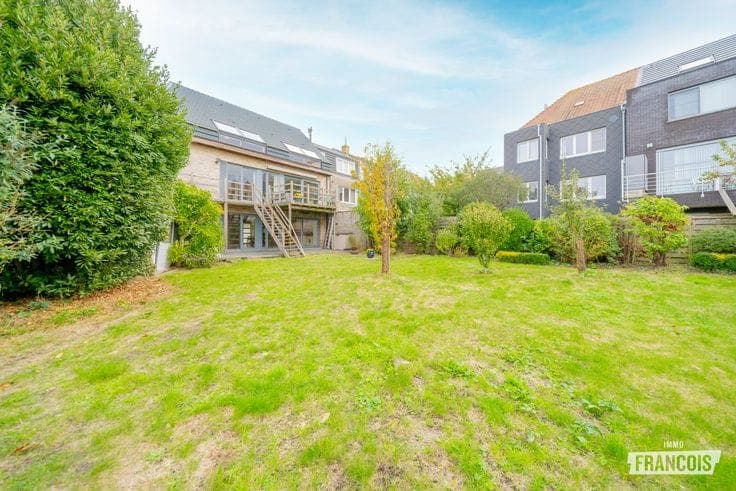 Spacious, energy-efficient home for sale with garden, garage and multipurpose room in Mariakerke (Ostend)