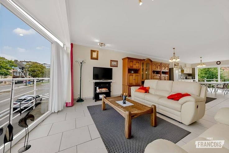 Spacious, energy-efficient home for sale with garden, garage and multipurpose room in Mariakerke (Ostend)