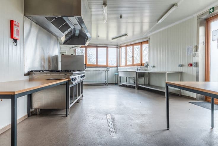 Multi-purpose complex, energy-efficiently renovated