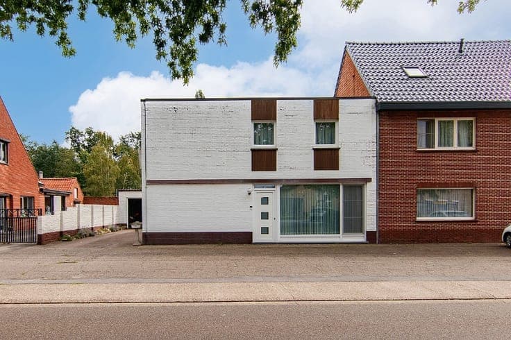 TE RENOVEREN WONING OP RUIM PERCEEL VAN BIJNA 12 ARE HALF...