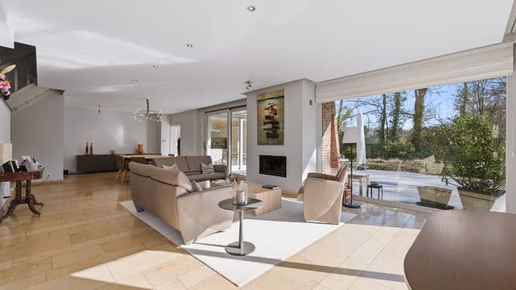 Exclusief gelegen villa van 345m² op 30 are met grote vij...