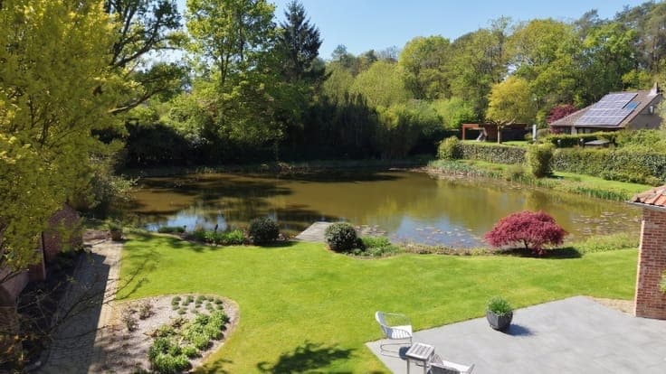 Exclusief gelegen villa van 345m² op 30 are met grote vij...