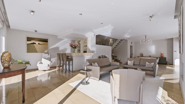 Exclusief gelegen villa van 345m² op 30 are met grote vij...