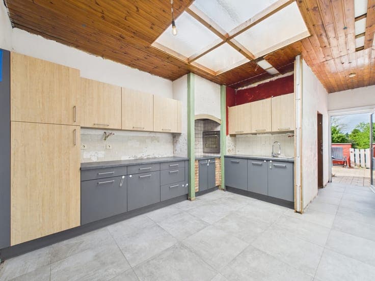 4-bedroom house with terraces and garden