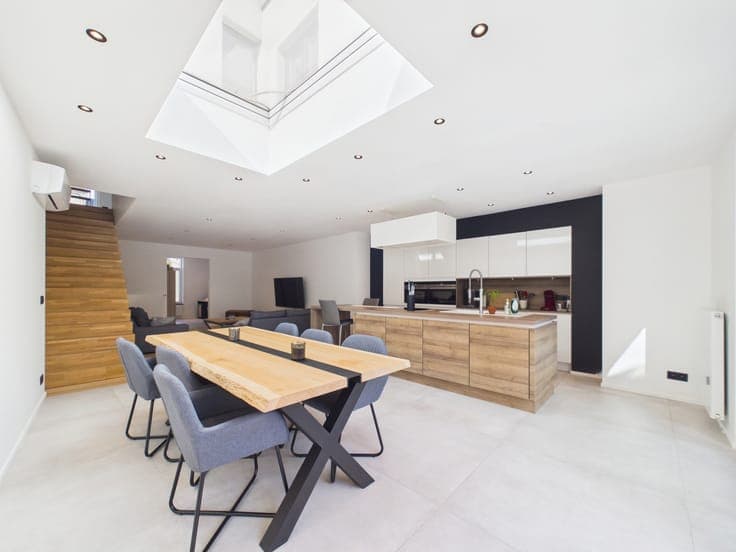 Renovated 3-Bedroom House with TERRACE & GARDEN